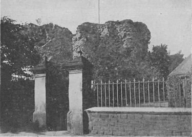 THE OLD CHURCH, PONTEFRACTTHE GATE AND KEEP, PONTEFRACT CASTLE